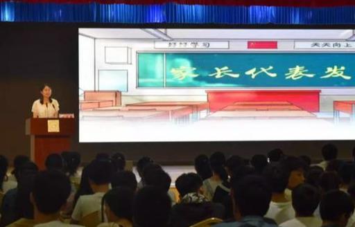 新县光彩实验学校成功举行九年级中考动员大会暨毕业典礼活动