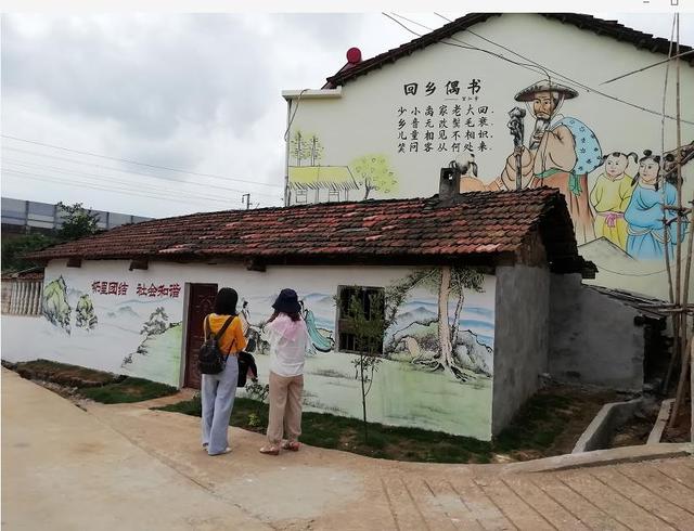 湖北咸安：乡村墙绘话“变迁”