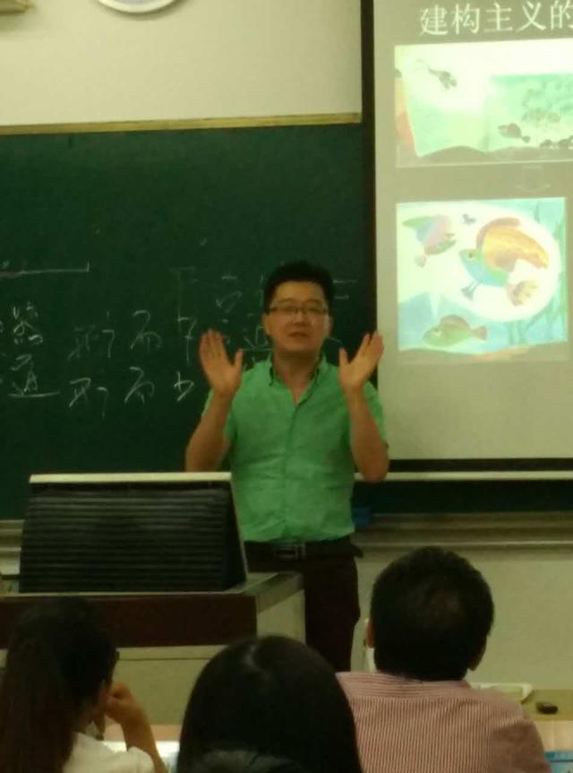 重庆有个“又帅又酷教语文”的浪哥，来看看他炫酷的教学方式
