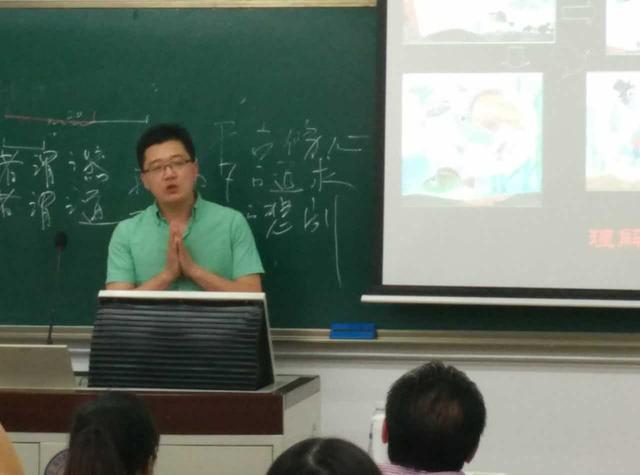 重庆有个“又帅又酷教语文”的浪哥，来看看他炫酷的教学方式