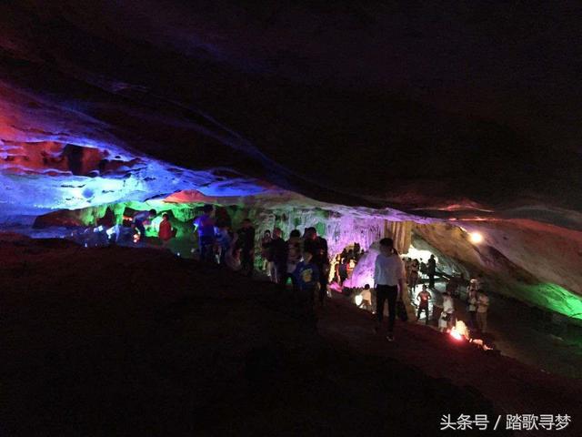 浙江旅游之金华双龙洞，世界上唯一卧舟进洞的溶洞