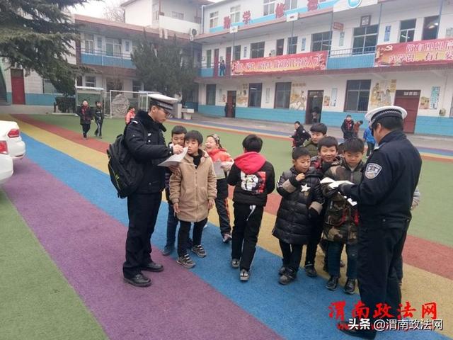华阴交警走进校园为学生送上寒假前“最后一课”（图）