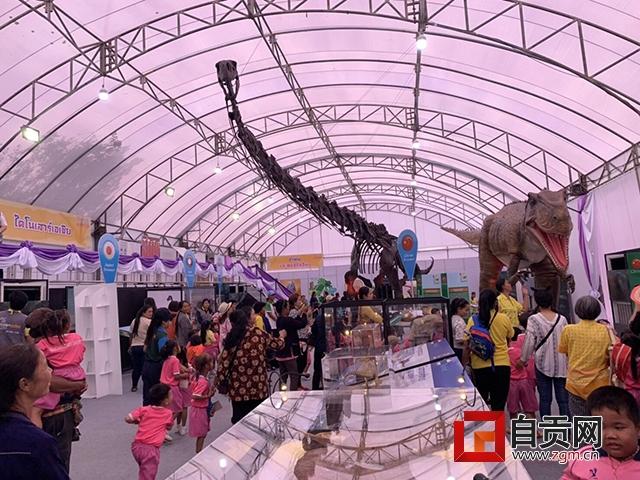 “亚洲恐龙大展——恐龙重生”展场开幕 26年后 自贡“恐龙”再游泰国